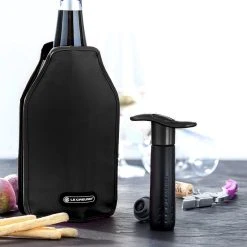 Le Creuset Screwpull - Weinpumpe WA-137 - Verlängert Den Weingenuss Eines Göffneten (Rot-)Weins. In Hochwertiger Geschenkbox. 8 Le Creuset Screwpull - Weinpumpe WA-137 - Verlängert Den Weingenuss Eines Göffneten (Rot-)Weins. In Hochwertiger Geschenkbox. -Stadter Speichern 8250 WEINPUMPE WAe 137 3